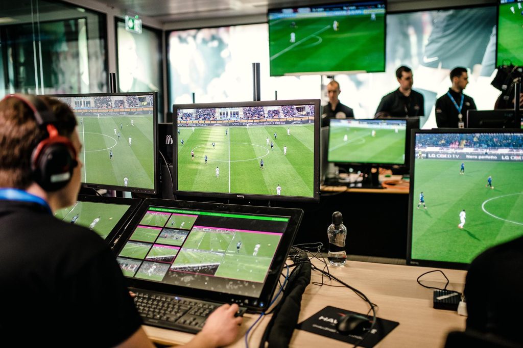 How Sports Broadcasting Shapes Fan Experience